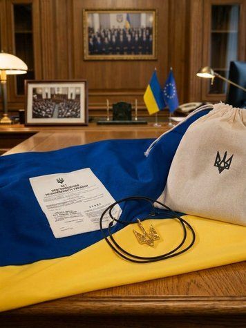 Малий набір Державності: Прапор та мішечок + підвіска тризуб 555-02-003 фото
